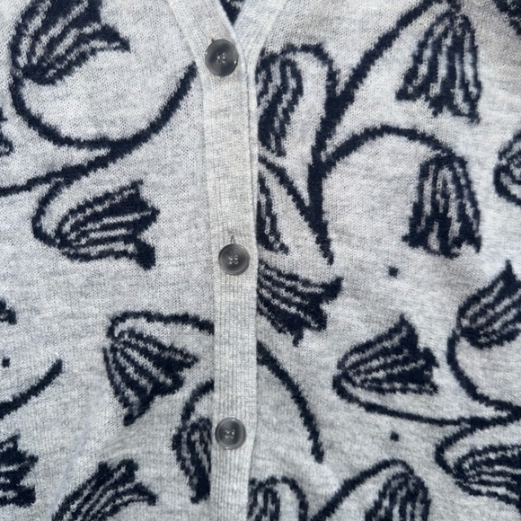Ann Taylor LOFT Women’sXSGray Cardigan V Neck 5 Buttons Down Navy Floral Pattern - Picture 4 of 8